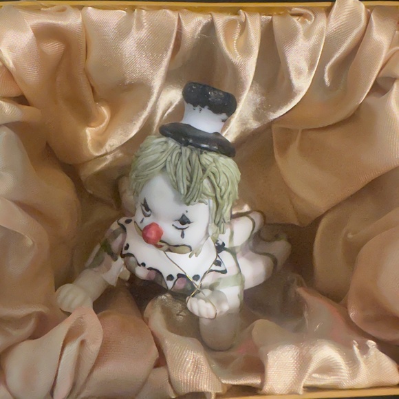 Vintage Porcelain Girl Clown by ARTE Collection - Picture 7 of 12